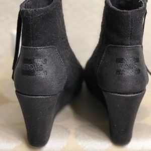 Black Toms wedges